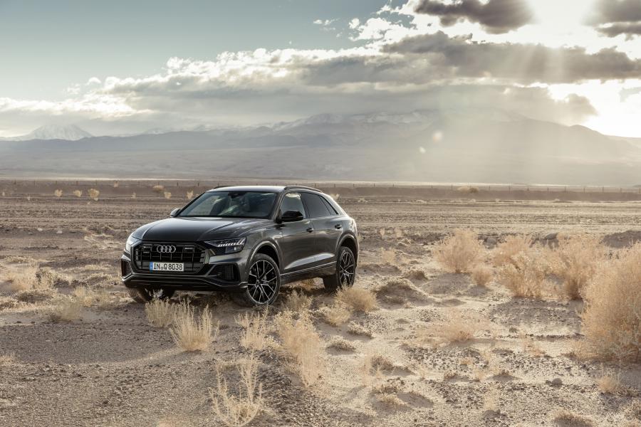  Audi Q8 55 TFSI Quattro S-Line 2018 года  (WW) (фото 15 из 36)